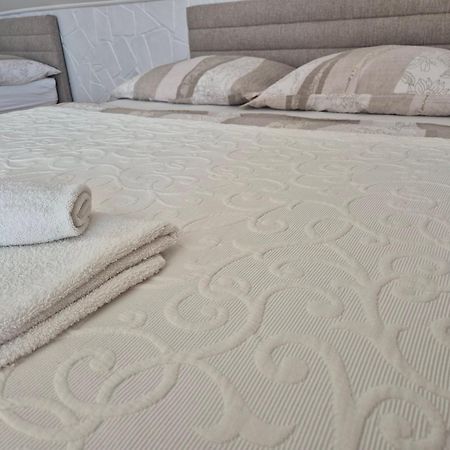 Sarreti Apartmanhaz 巴拉顿菲赖德 外观 照片