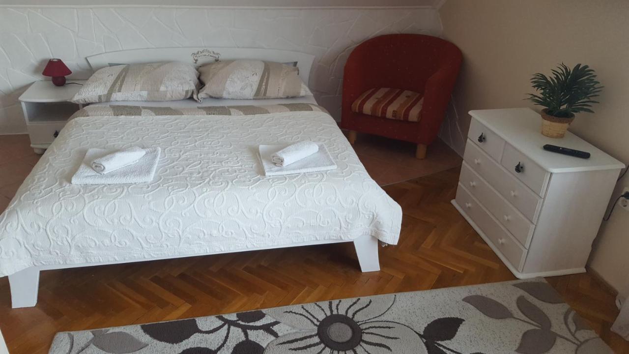 Sarreti Apartmanhaz 巴拉顿菲赖德 外观 照片