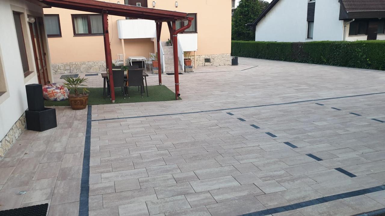 Sarreti Apartmanhaz 巴拉顿菲赖德 外观 照片