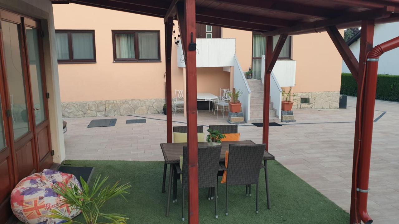 Sarreti Apartmanhaz 巴拉顿菲赖德 外观 照片
