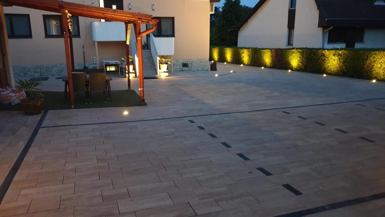 Sarreti Apartmanhaz 巴拉顿菲赖德 外观 照片
