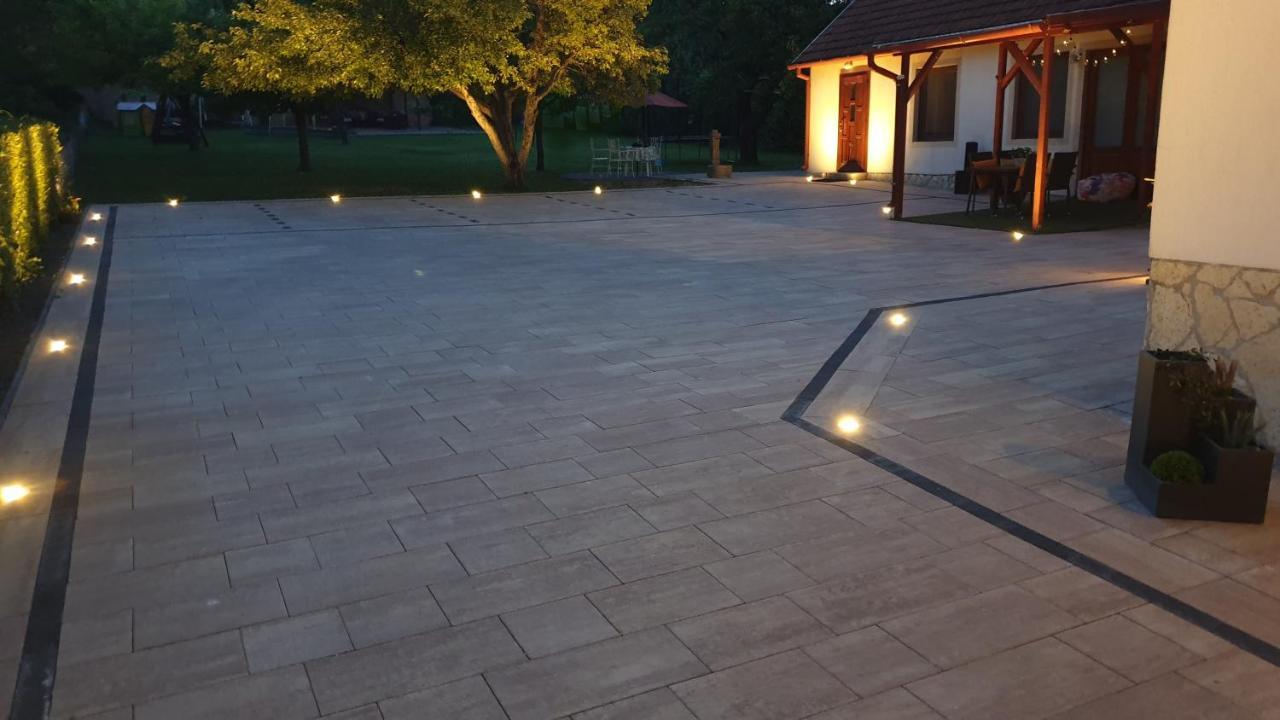 Sarreti Apartmanhaz 巴拉顿菲赖德 外观 照片