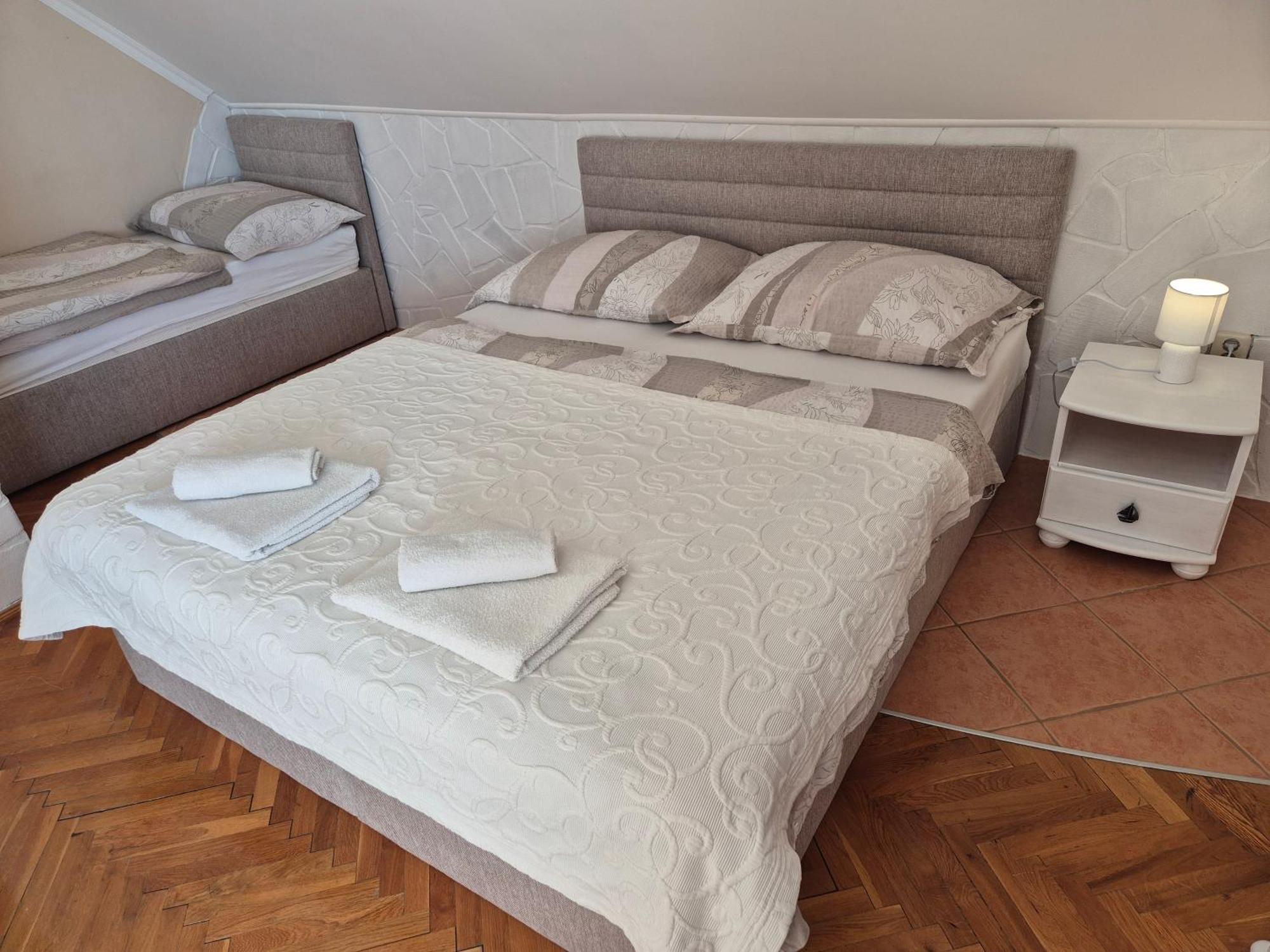 Sarreti Apartmanhaz 巴拉顿菲赖德 外观 照片
