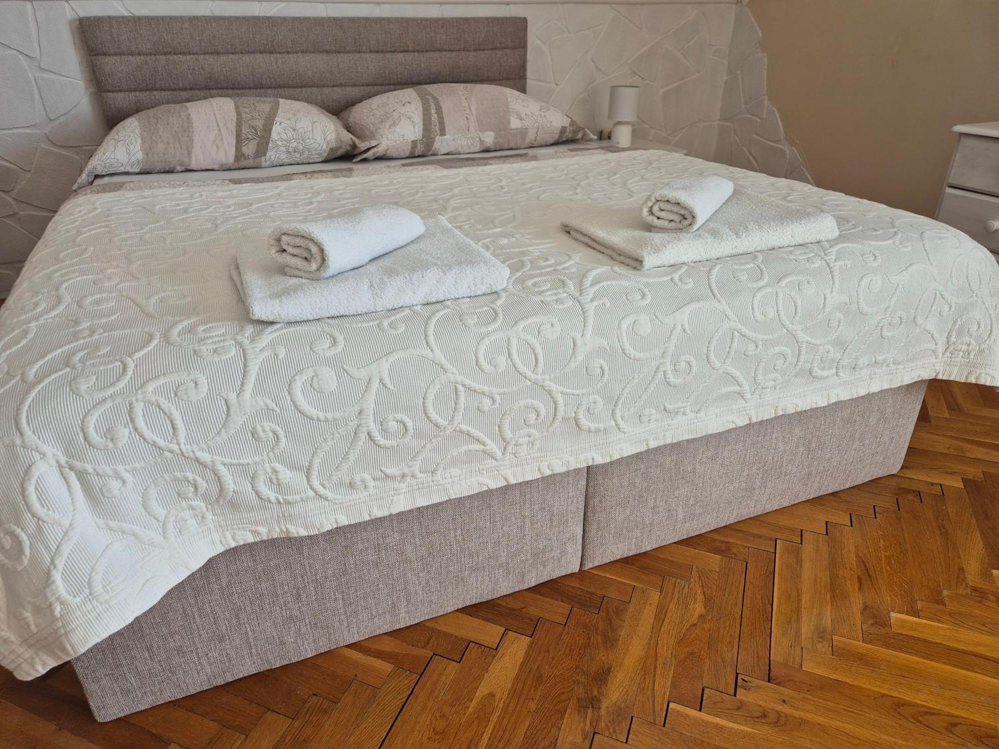 Sarreti Apartmanhaz 巴拉顿菲赖德 外观 照片